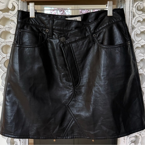 AGOLDE Criss Cross Leather Skirt in Detox w/ Asymmetrical Button Detail Sz 28 - Picture 10 of 10